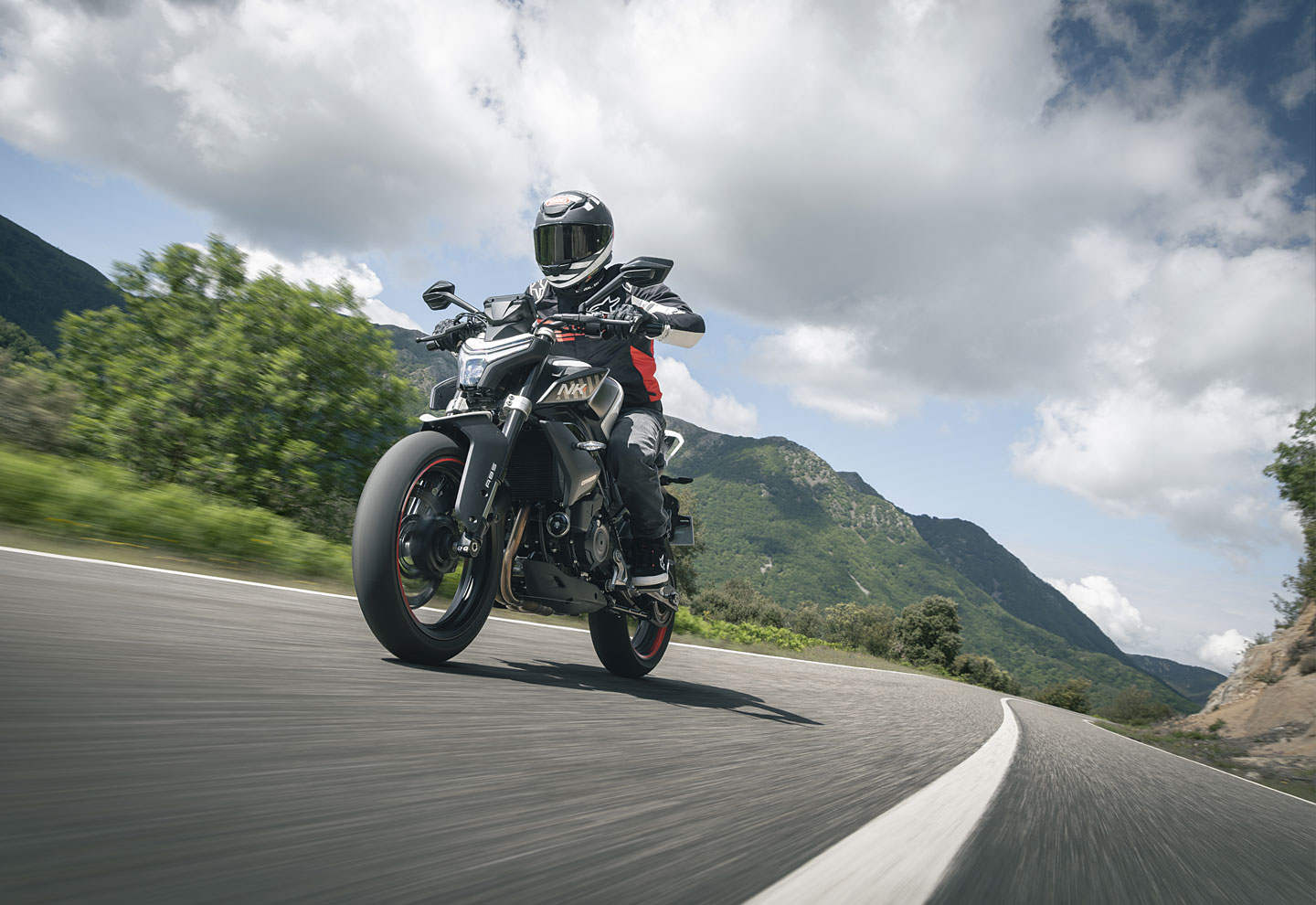 CFMOTO 450NK ABS 2024 3 CFMOTO 450NK ABS 2024 - Image 3