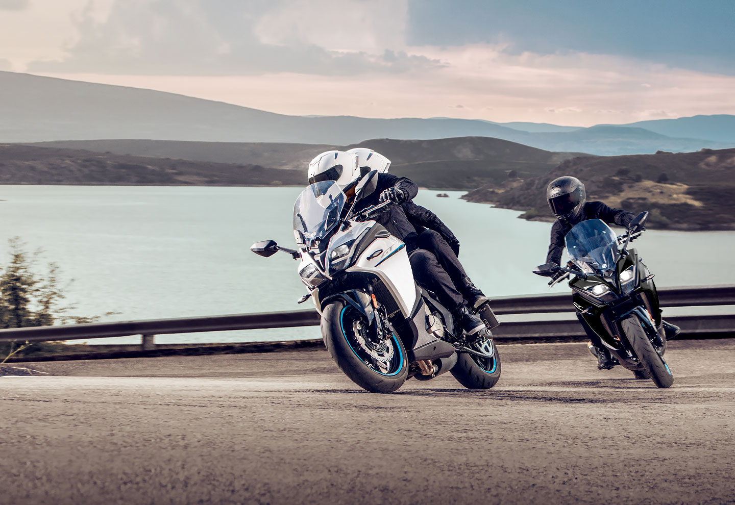 CFMOTO 650 GT ABS 2022 4 CFMOTO 650 GT ABS 2022 - Image 4