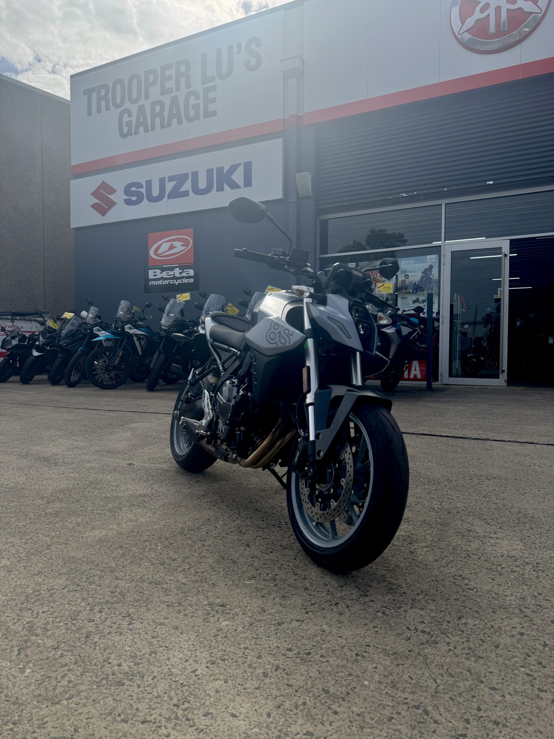 SUZUKI GSX-8S DEMO 1 SUZUKI GSX-8S DEMO